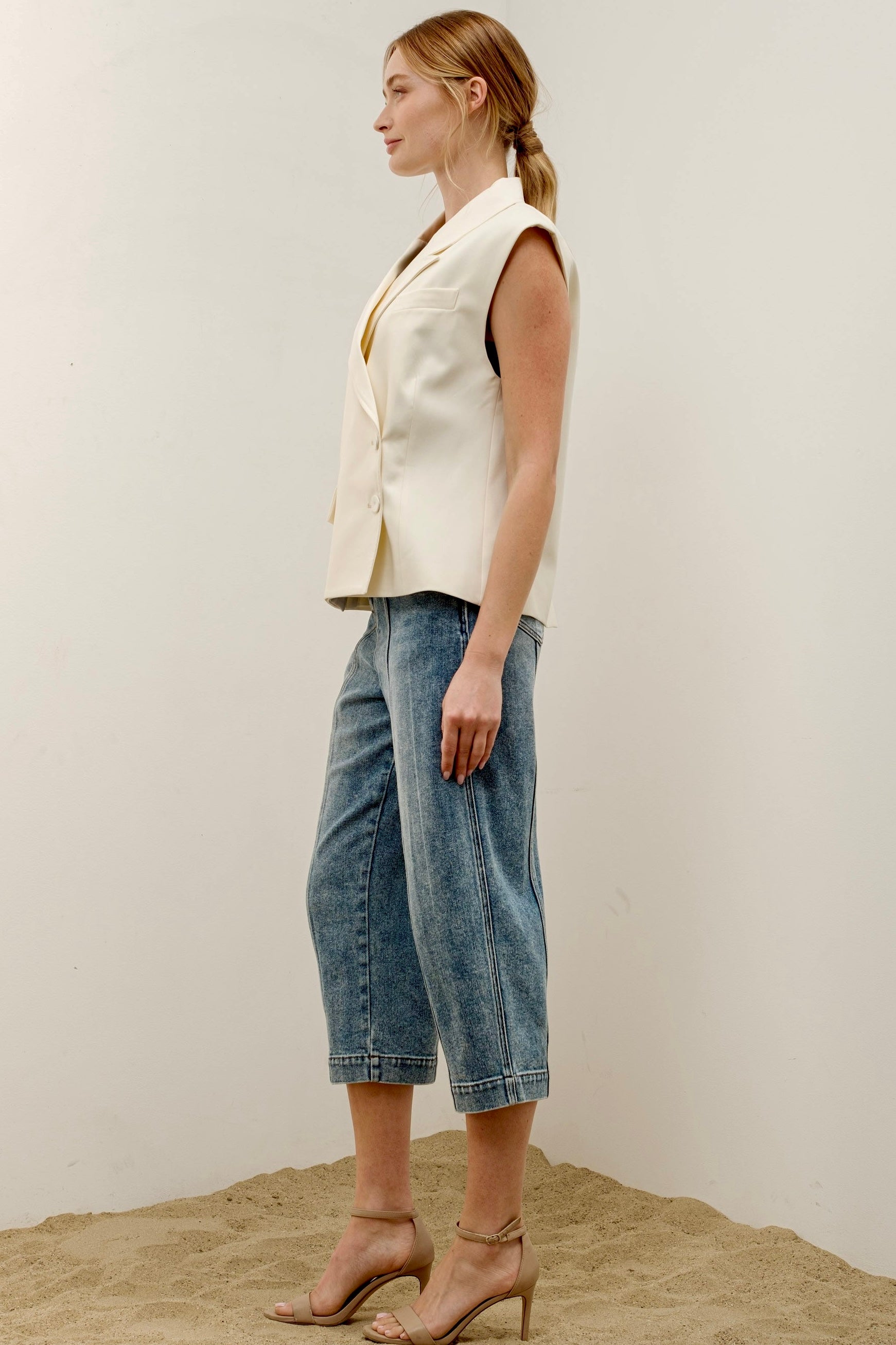Tailor Cropped High-Rise Mom Jeans - alldeserved.com