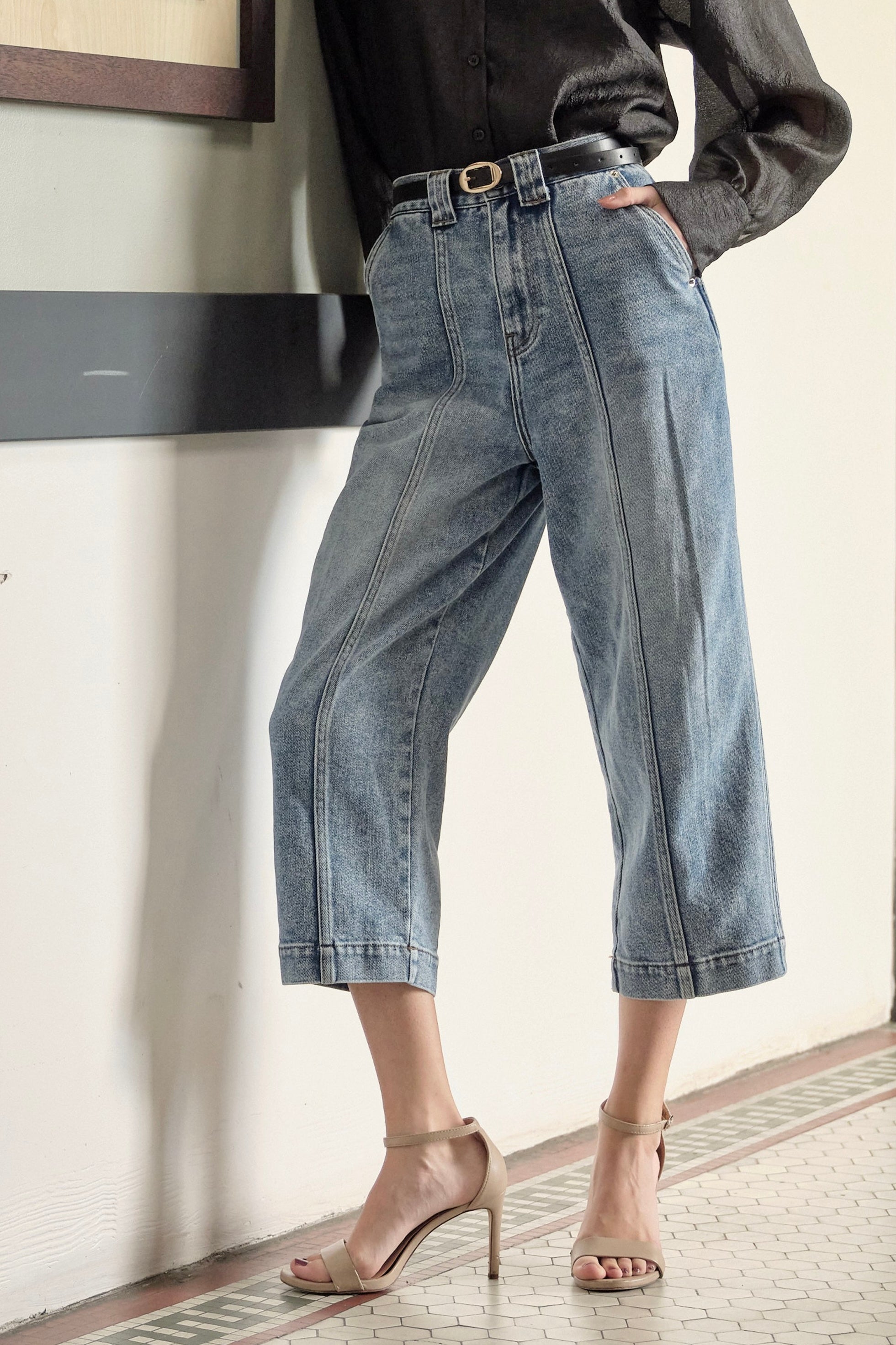 Tailor Cropped High-Rise Mom Jeans - alldeserved.com