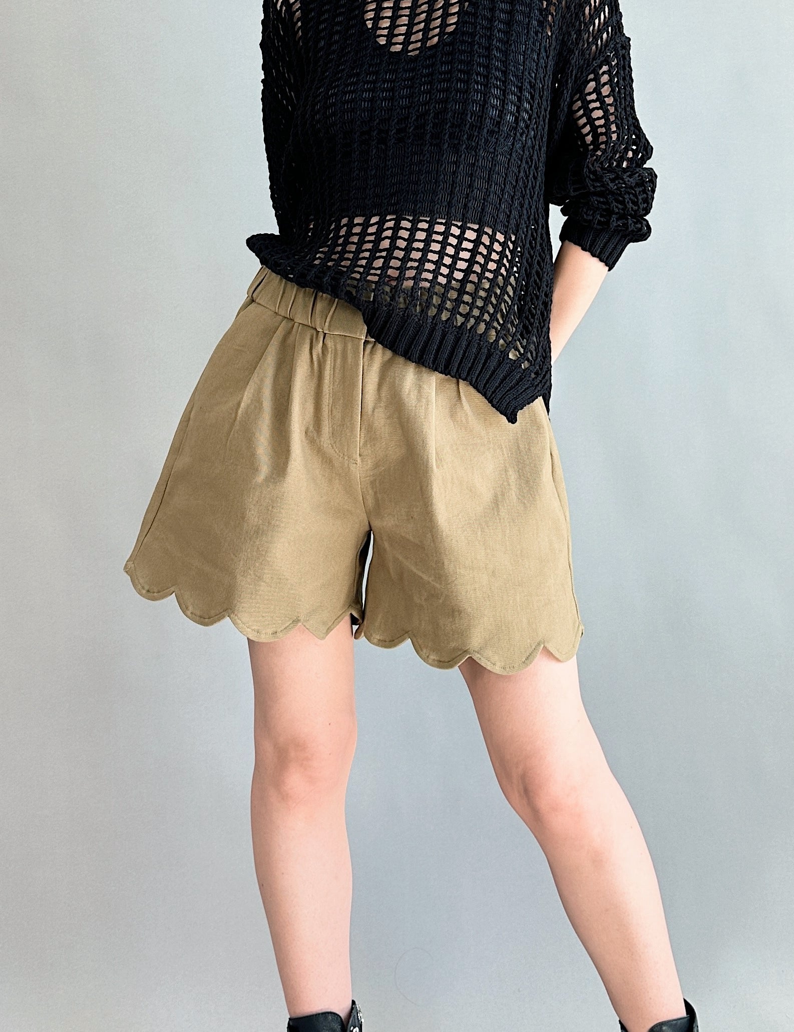 In Bloom Scallop Hem Shorts - alldeserved.com