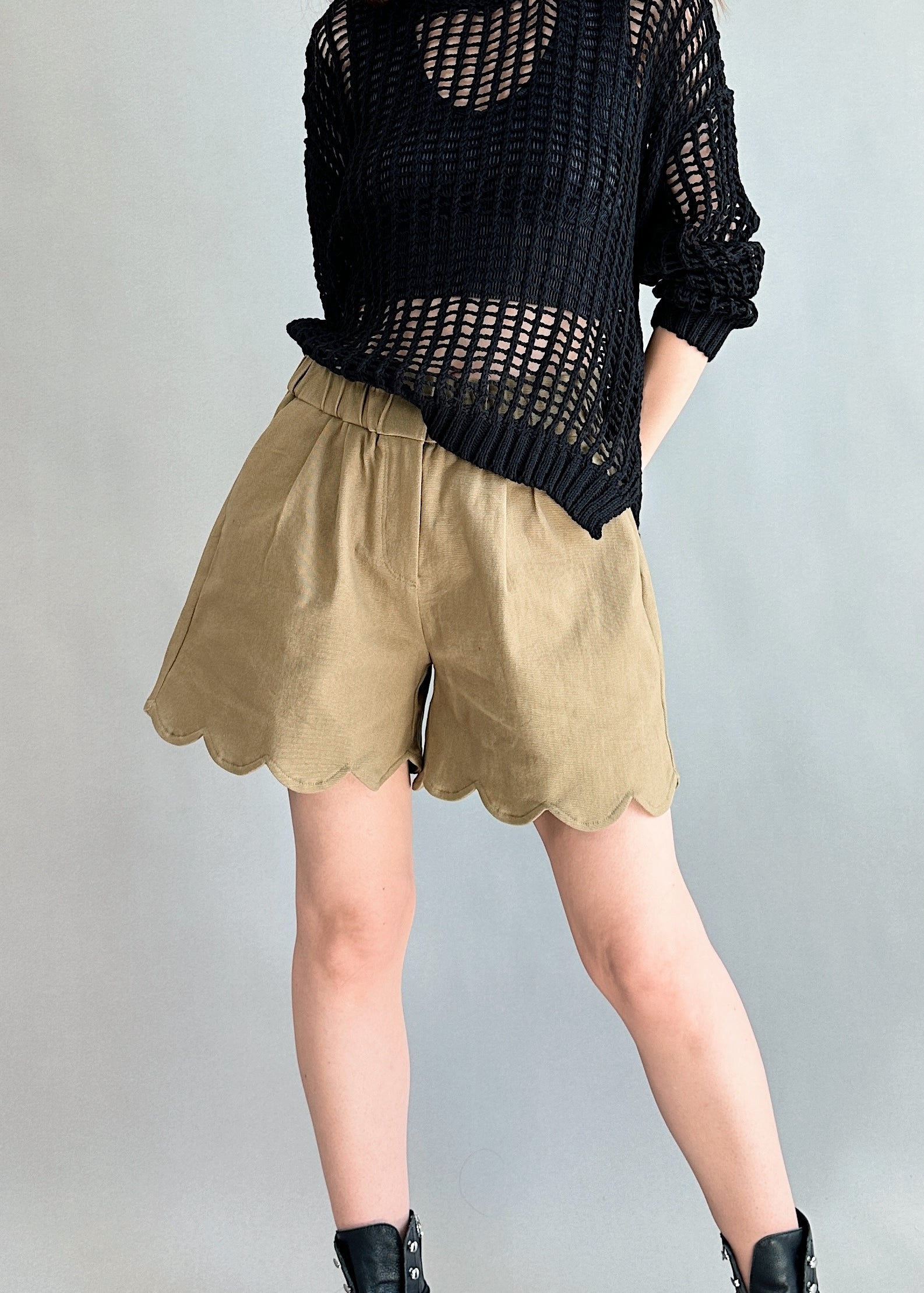 In Bloom Scallop Hem Shorts - alldeserved.com
