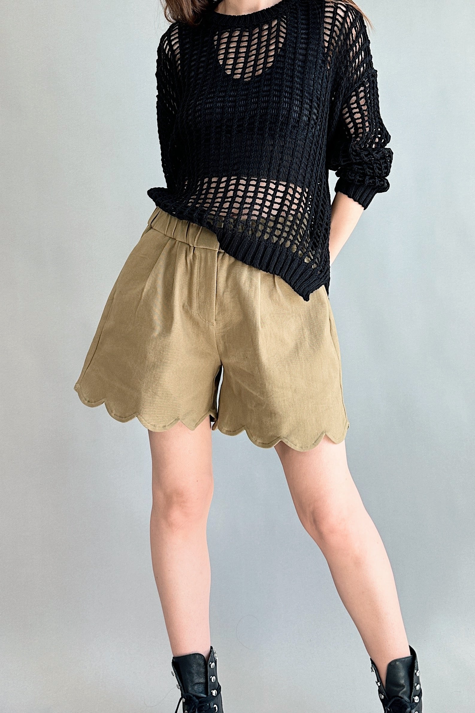 In Bloom Scallop Hem Shorts - alldeserved.com