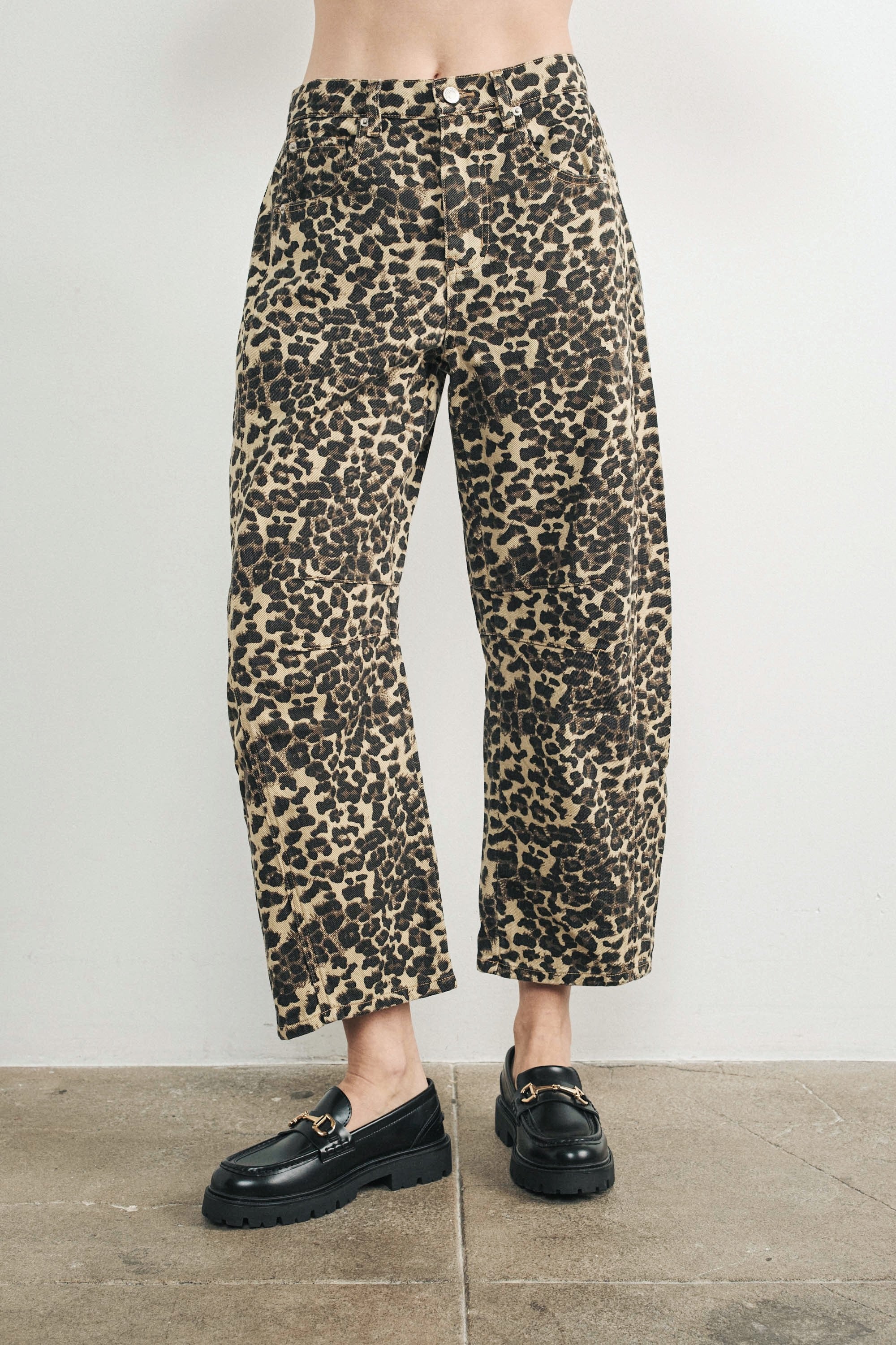 Woman wearing Good Luck Barrel Jeans in Leopard - front view
