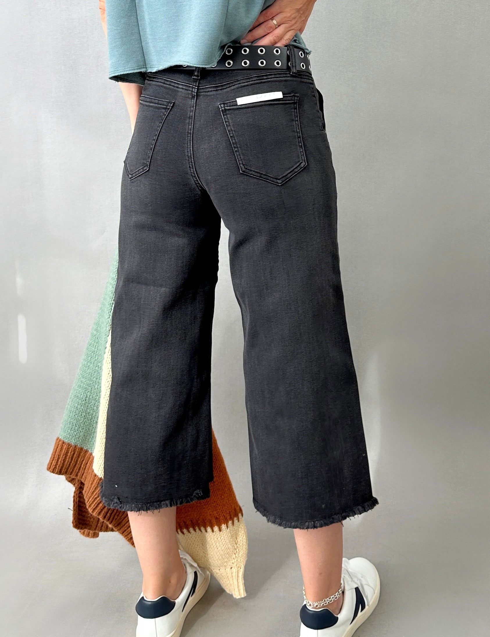 Jetset Crop Jeans - alldeserved.com