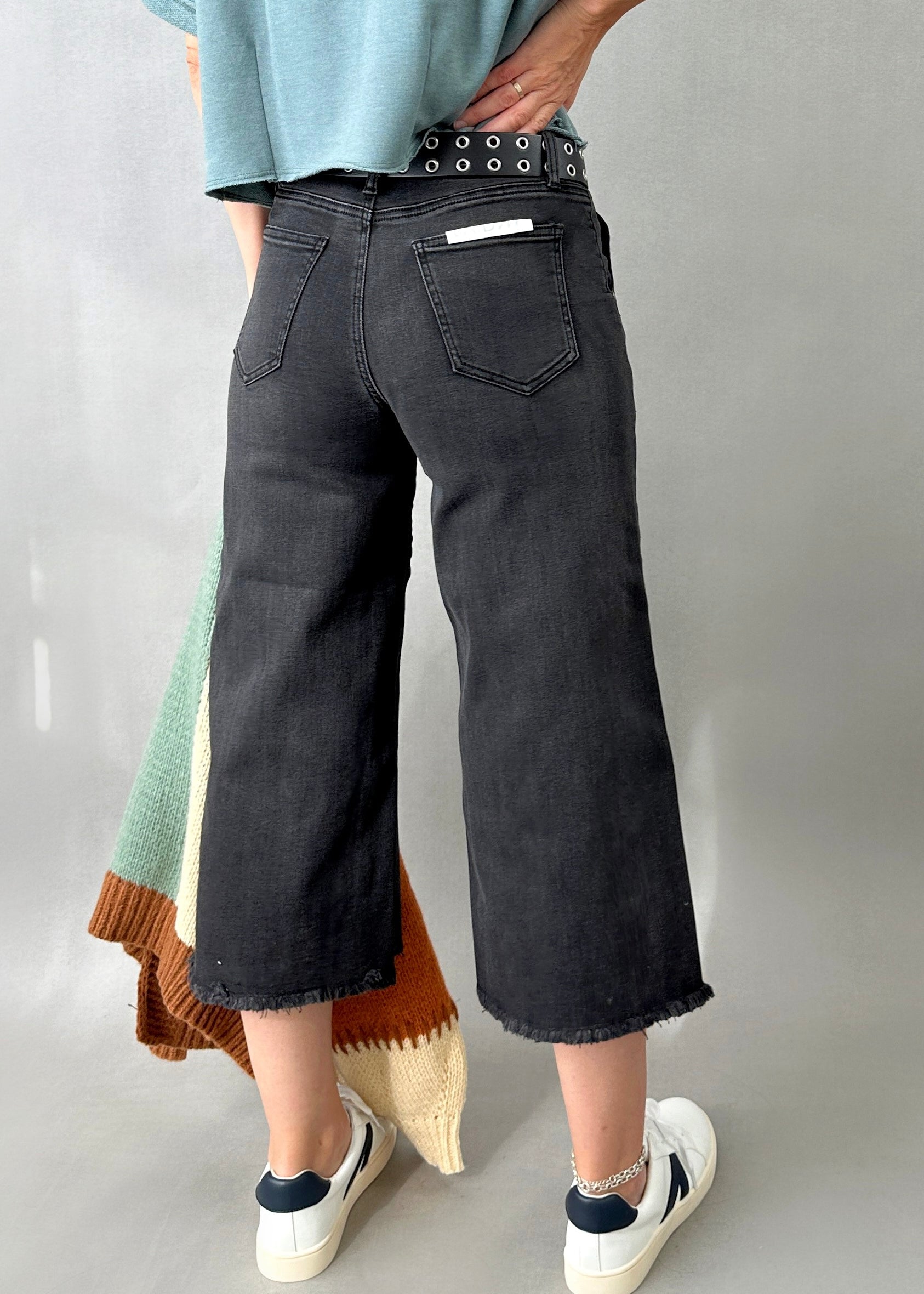 Jetset Crop Jeans - alldeserved.com