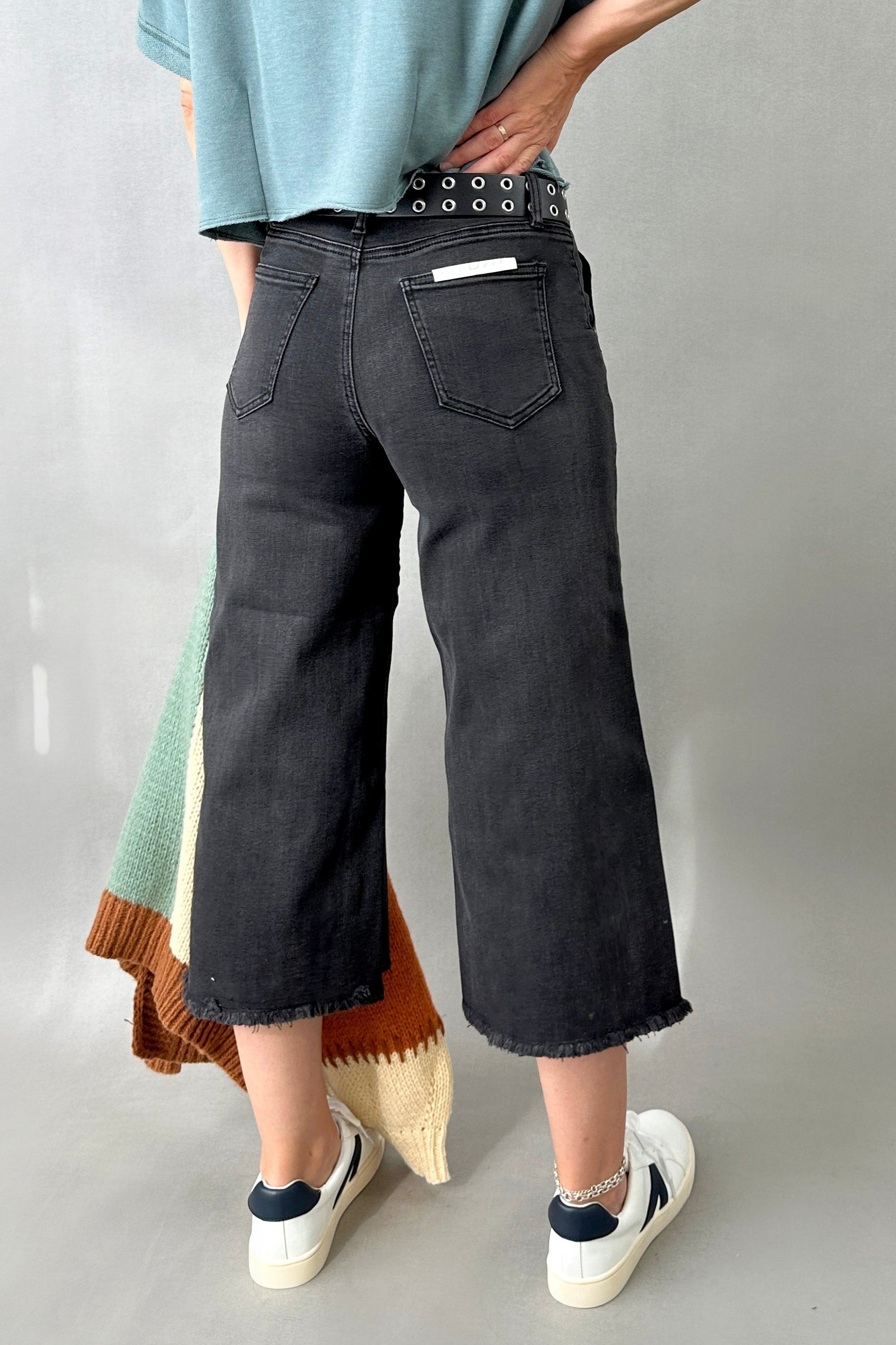 Jetset Crop Jeans - alldeserved.com