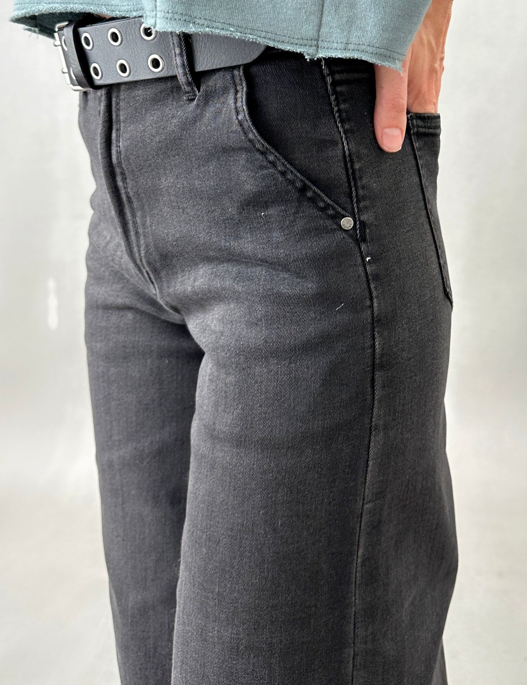 Jetset Crop Jeans - alldeserved.com