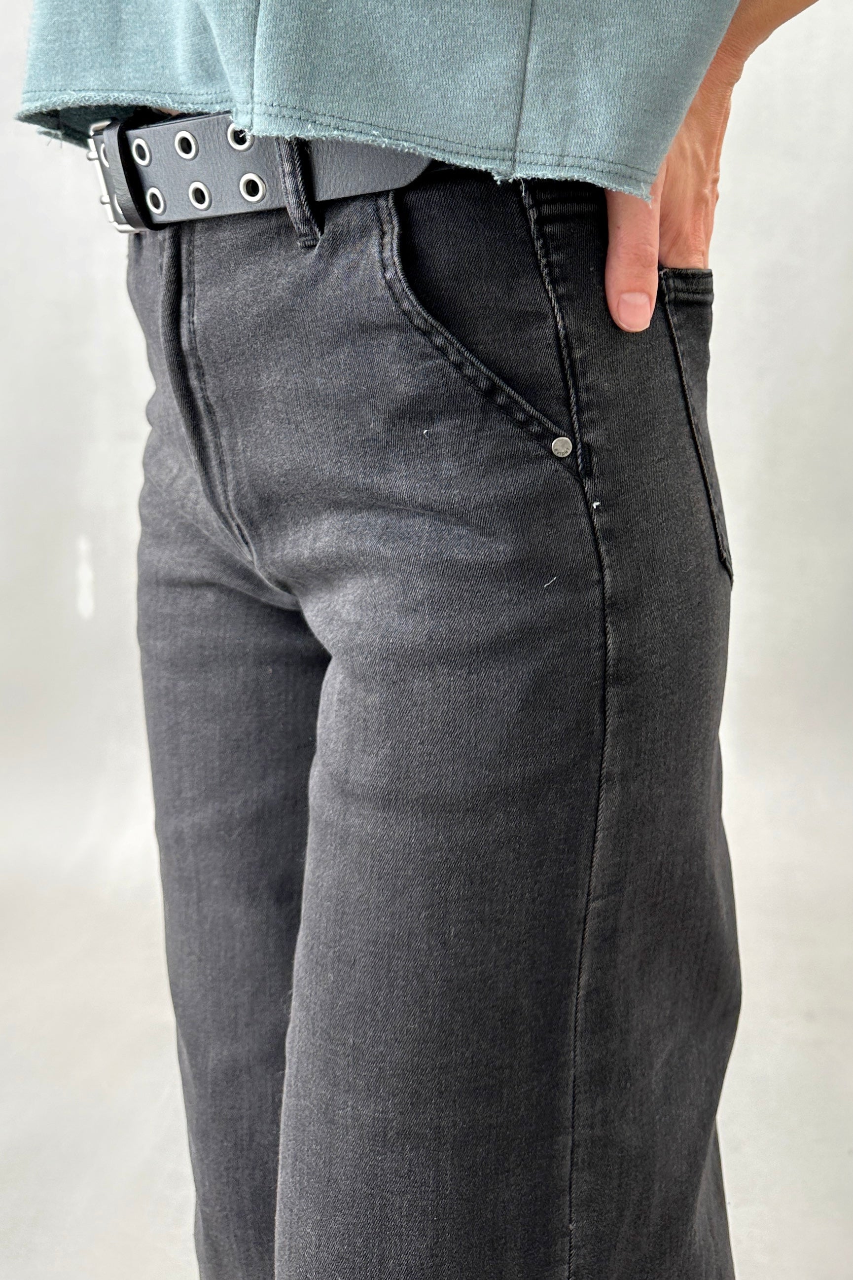 Jetset Crop Jeans - alldeserved.com