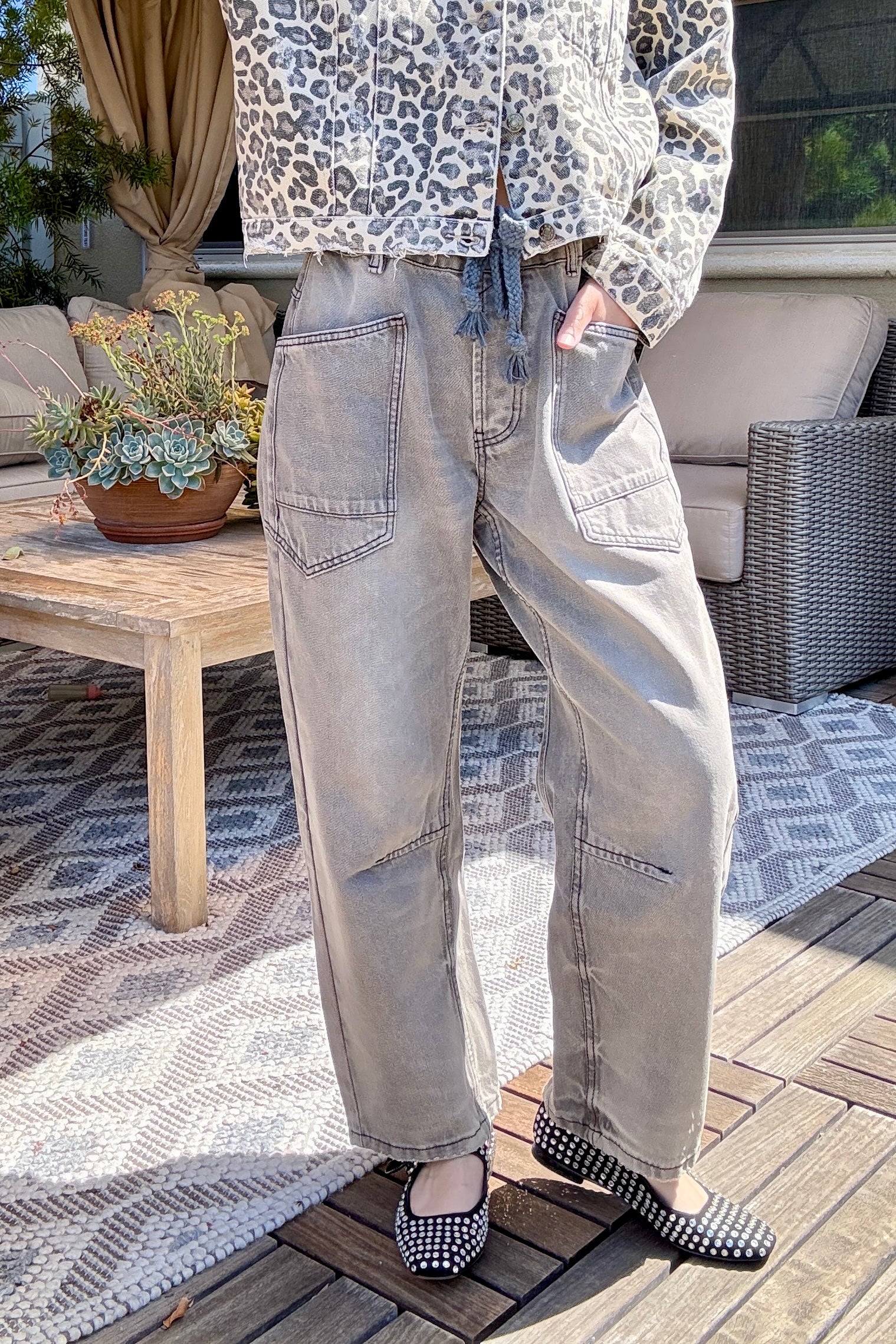 Moxie Barrel Eyelet Jeans - Grey Wash
