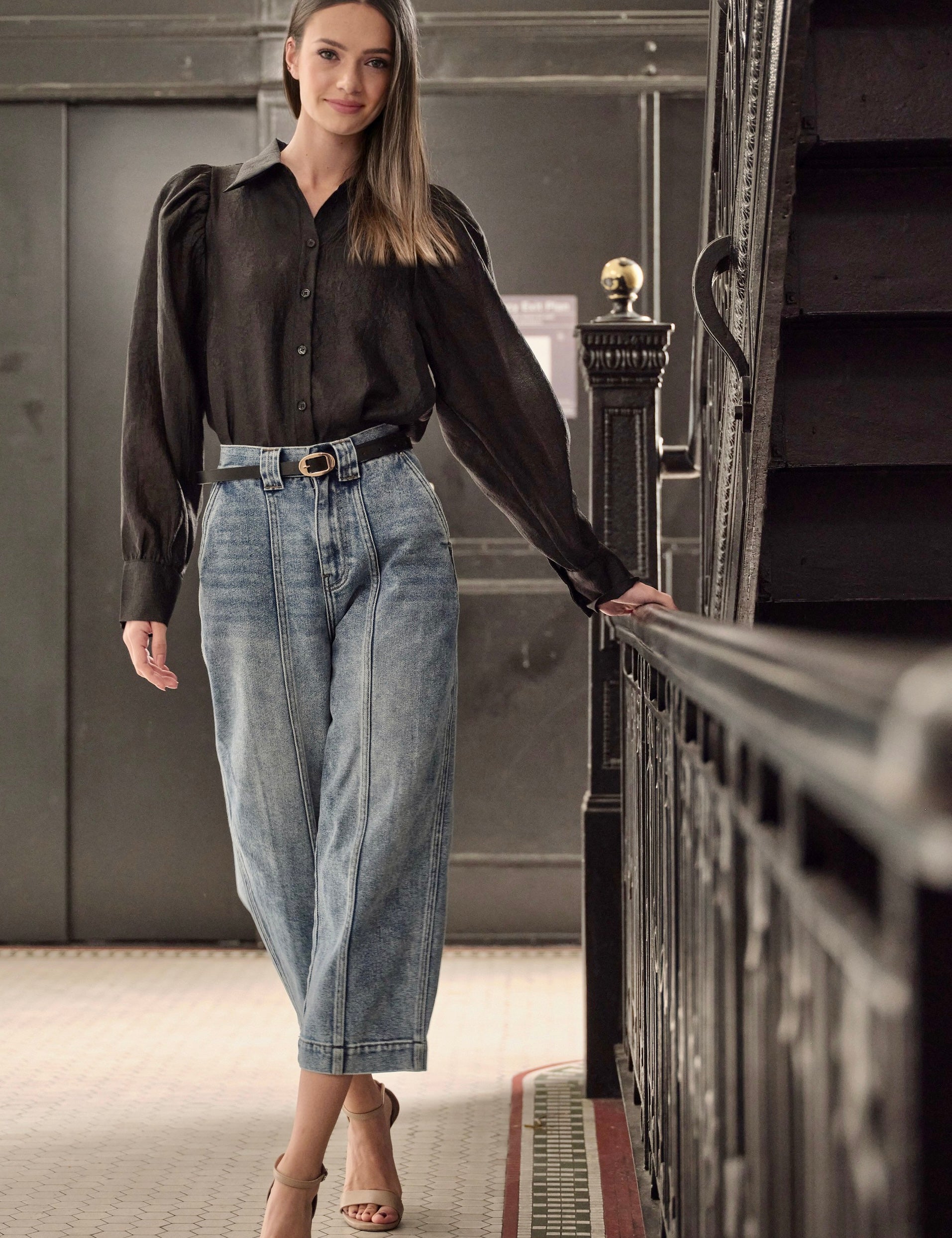 Tailor Cropped High-Rise Mom Jeans - alldeserved.com
