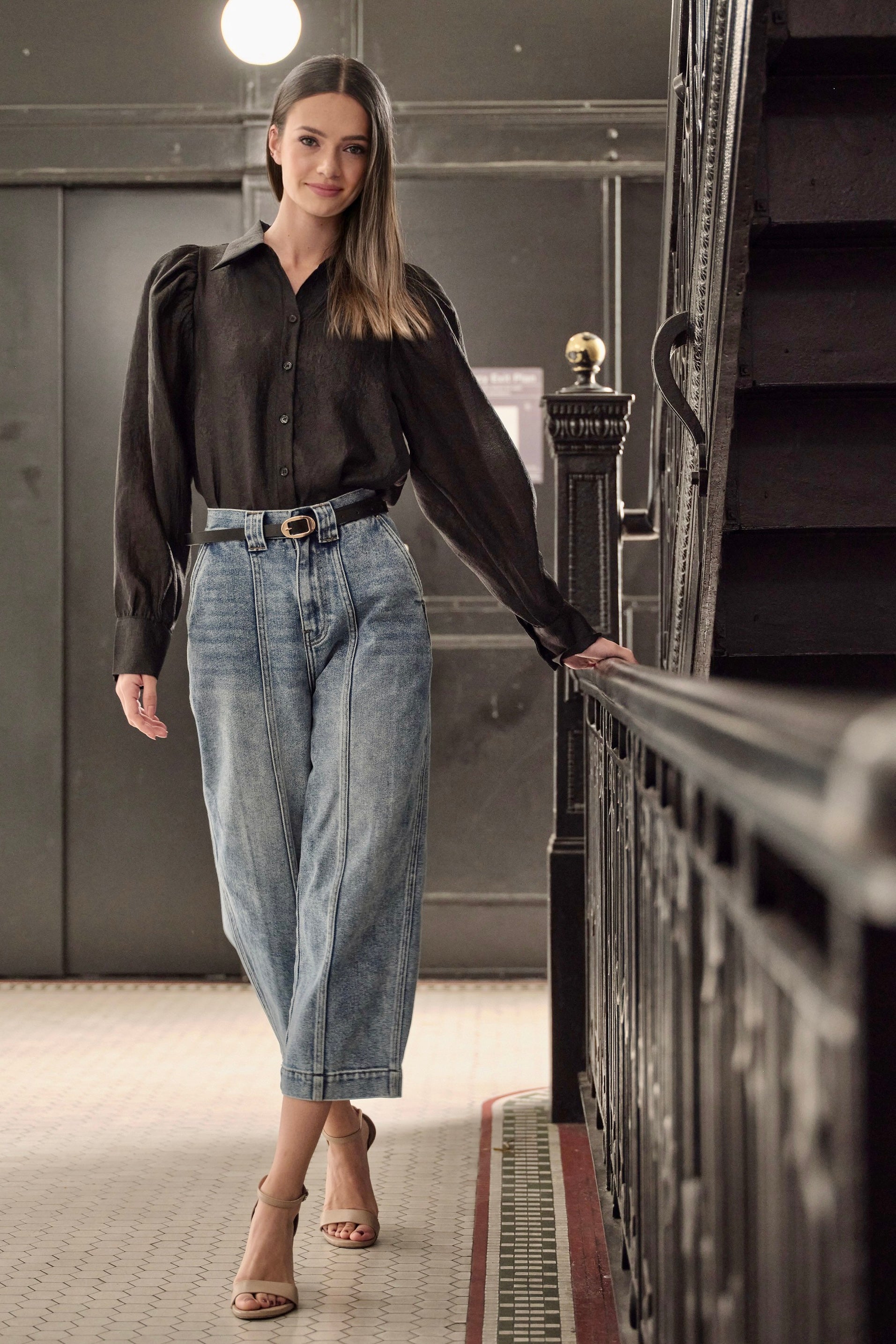 Tailor Cropped High-Rise Mom Jeans - alldeserved.com
