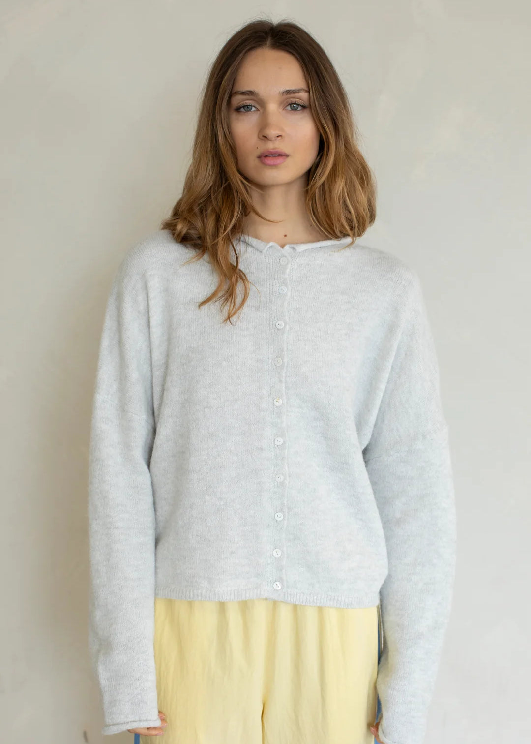 Piper Cardigan in light grey from Things between brand front view