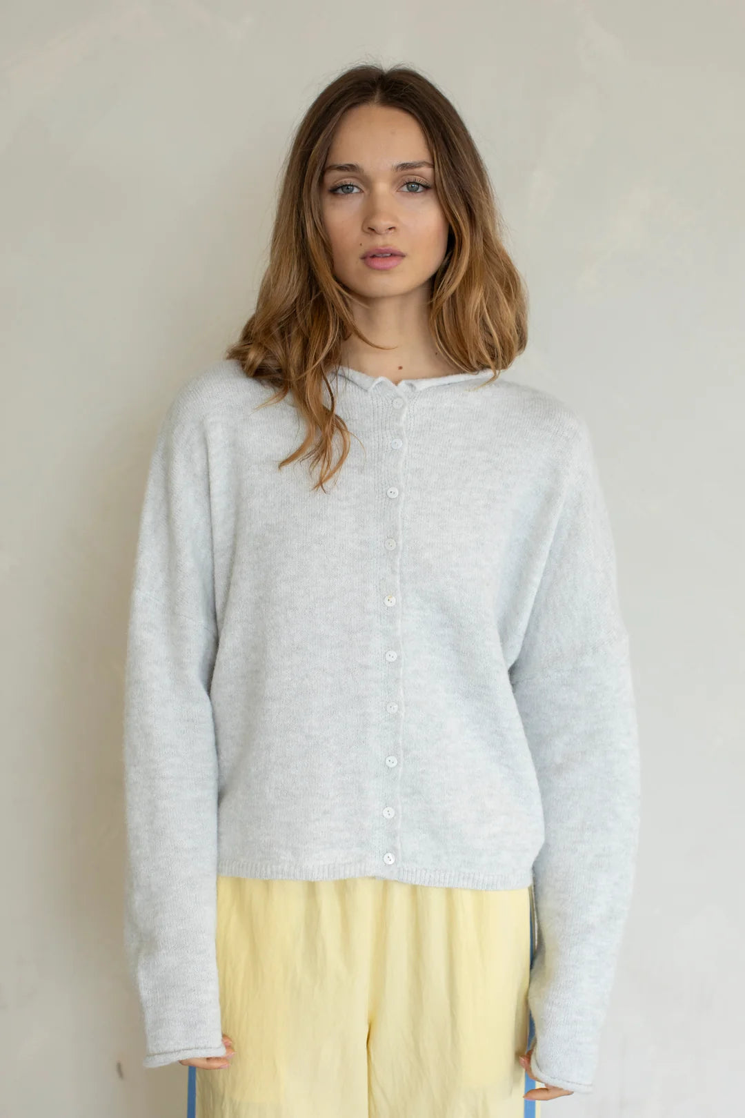 Piper Cardigan in light grey from Things between brand front view