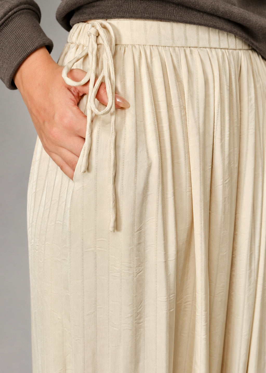 Double Bubble Striped Satin Balloon Pants – Beige