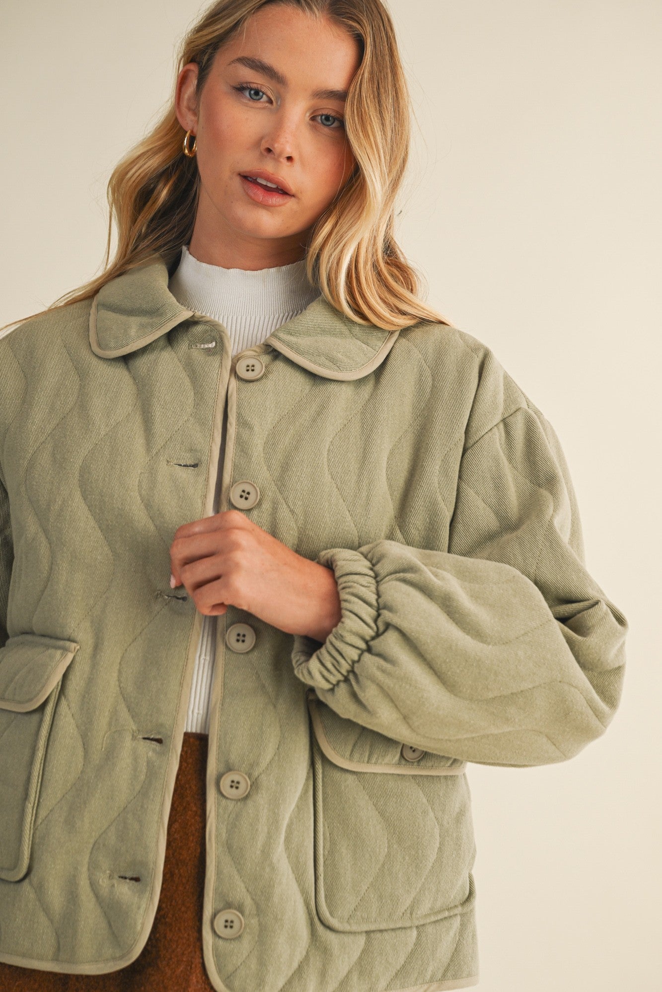 Close-up front detail of the wave quilting and cotton texture